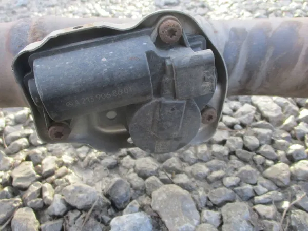 Mercedes-Benz Saugrohrventil OEM A2139068601 image 2