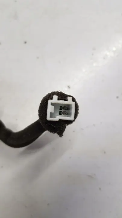 Luz stop KIA RIO III OEM 32432525 - Usado image 8