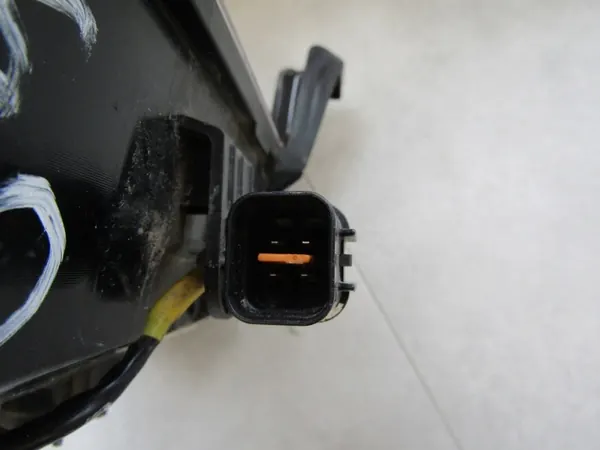 Lámpara trasera LED KIA EV6 GT LINE 21- para parachoques - Usada image 3