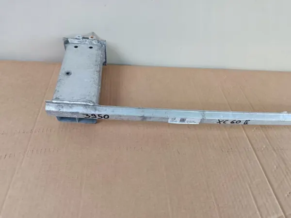 Volvo XC60 II 2016+ Alempi Etupalkki OEM 32246765 image 3