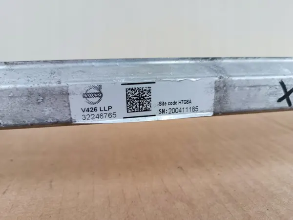 Volvo XC60 II 2016+ Alempi Etupalkki OEM 32246765 image 4