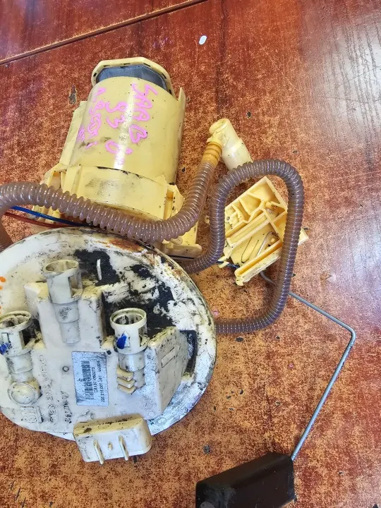 Bomba de combustible Opel OE 228216003 - Usada image 5