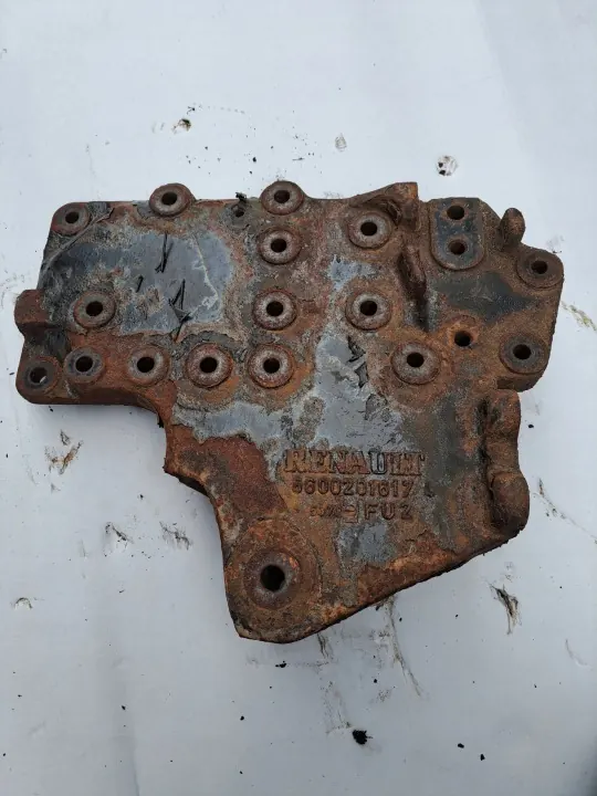 OEM 5600201617 Oikea Jousituskiinnike Renault Midlum image 2