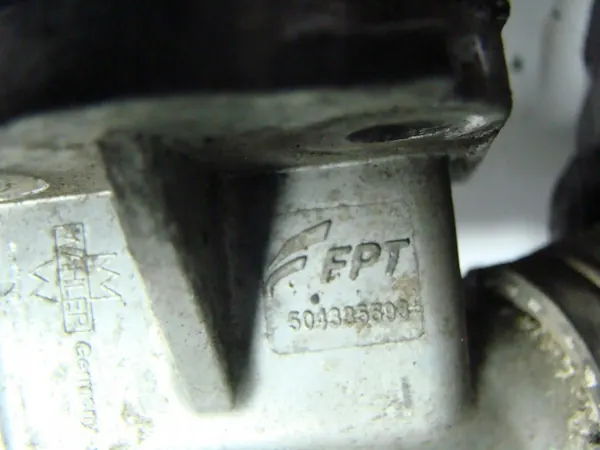 Carcaça do Termóstato OEM 504335593 para Mitsubishi Canter image 3