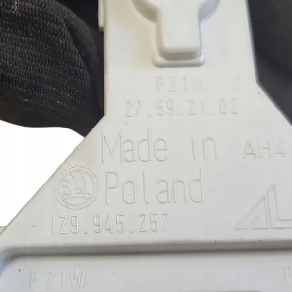 Rear lamp insert Skoda Octavia Mk2 1Z left 1Z9945257 image 5