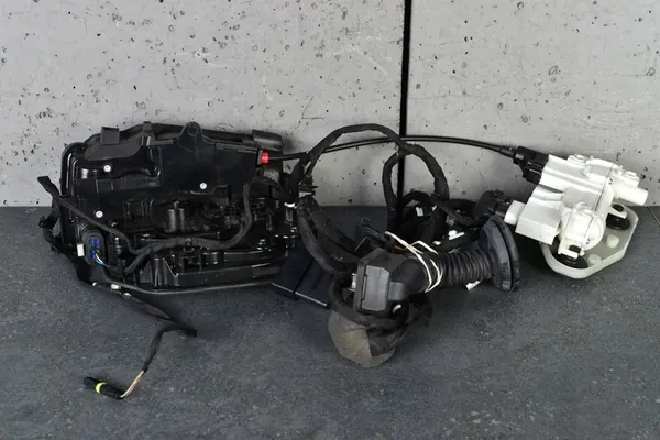 BMW X5 G05 X6 G06 Soft Close Türschlösser OEM 530510550 image 4