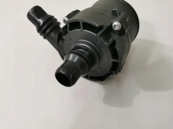 Pompe à eau OEM 8486849 pour BMW G05 G06 G07 image 3