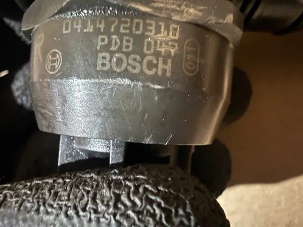 Injetor 070131073R VW T5 2.5 TDi image 3