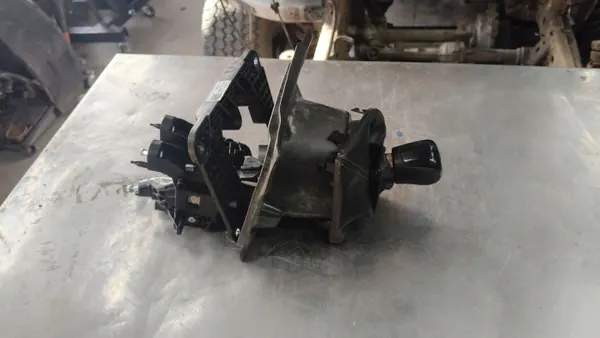 Palanca de cambios Ford OEM DB3R7K387 - Usado image 3