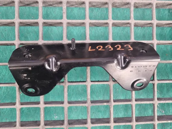 MERCEDES W447 VITO V-KLASA Support Réservoir AdBlue A4474709700 image 1