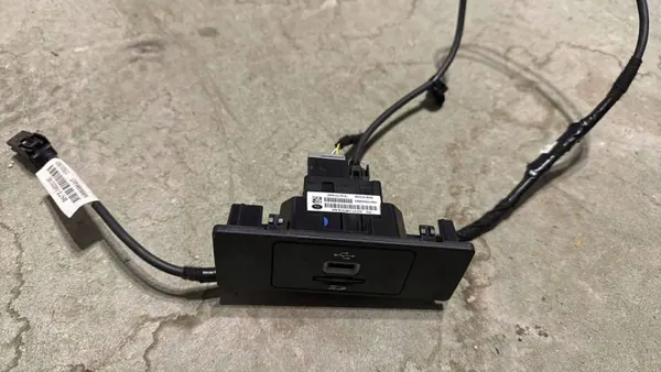 USB Socket OEM GC3T14F014AA for Ford Mondeo MK V image 2