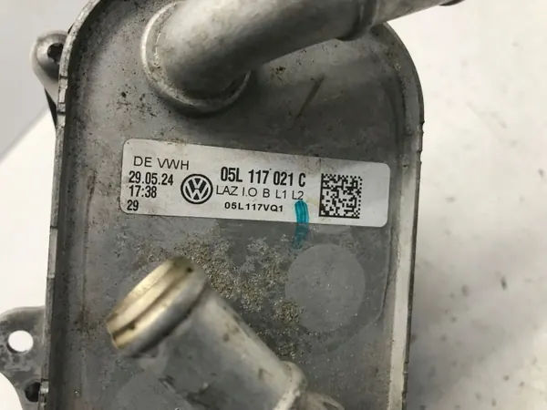 Ölfiltergehäuse-Basis OEM 05L115389AF - Gebraucht image 3