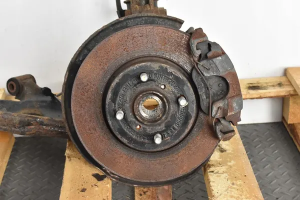 Mozzo anteriore destro Toyota Yaris III P13 image 2