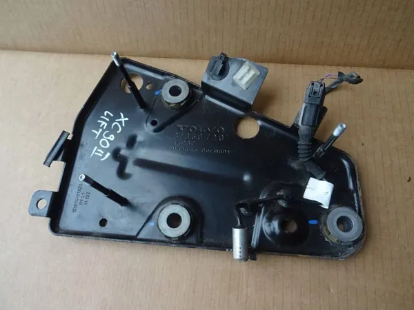 Volvo XC60 II achteras compressorbeugel OEM 31360720 image 2