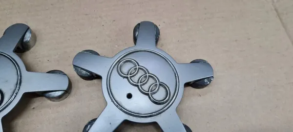 Enjoliveur Audi OEM 4F0601165N - État d'occasion image 3