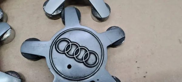 Enjoliveur Audi OEM 4F0601165N - État d'occasion image 8