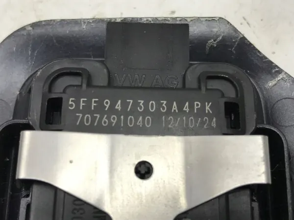 OEM 5FF947303A VW Tiguan III Luz Techo Trasera Derecha image 7