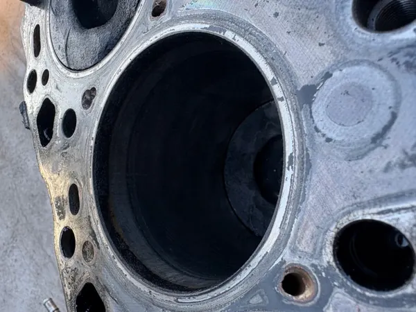 Toyota RAV4 II Moottorilohko Alaosa 2.0 D4D OEM image 3