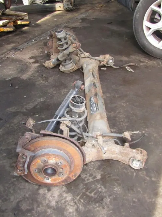 Taka-Akselipalkki OEM BELKA OŚ ZAWIESZENIA TYLNA image 4