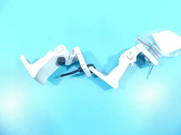 Hinge da Porta Traseira Esquerda VW Touareg II 12R image 4