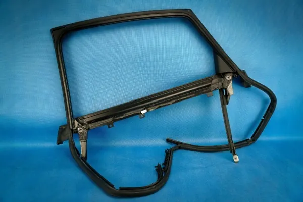 Moldura janela porta direita traseira OEM 4F5839630F Audi A6 image 5