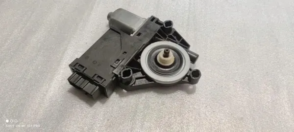Volvo XC90 2016 achterdeur raamliftmotor OEM 31453360 image 2