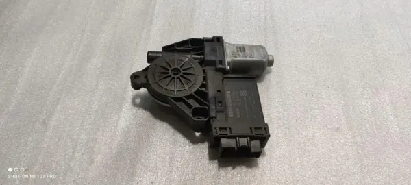 Volvo XC90 2016 achterdeur raamliftmotor OEM 31453360 image 3