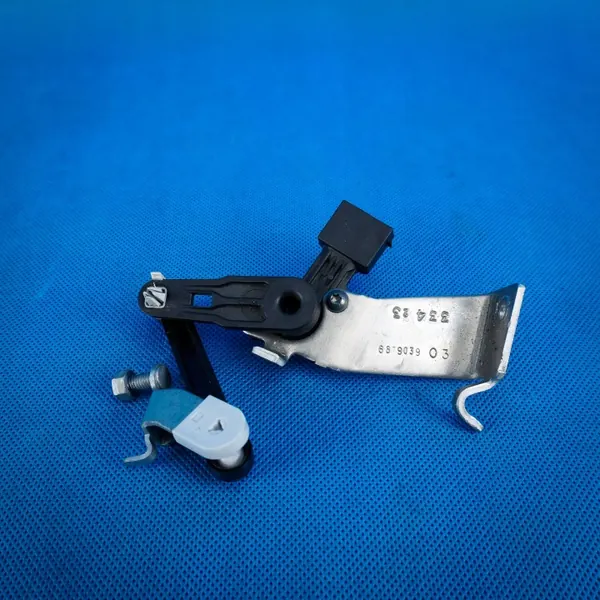 Sensor nivel faro delantero izquierdo OEM 6895467 BMW X5 image 2