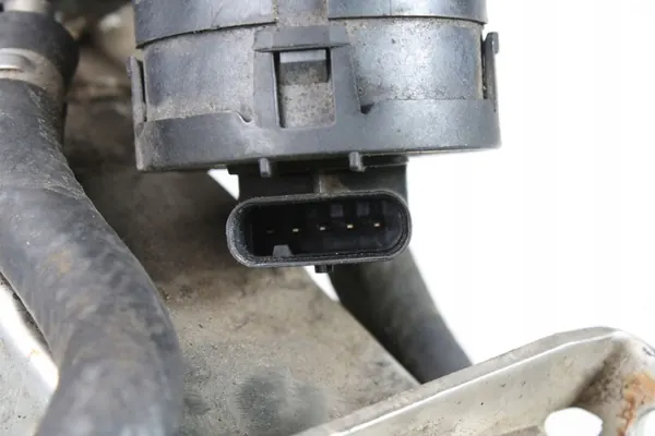 BMW F01 F02 730d 740d Enfriador EGR 8517724 image 8