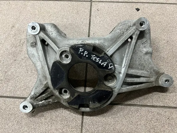 TESLA MODEL Y 20- Iskunvaimentimen Kiinnike Etu Oikea OEM 104437-00-C image 1