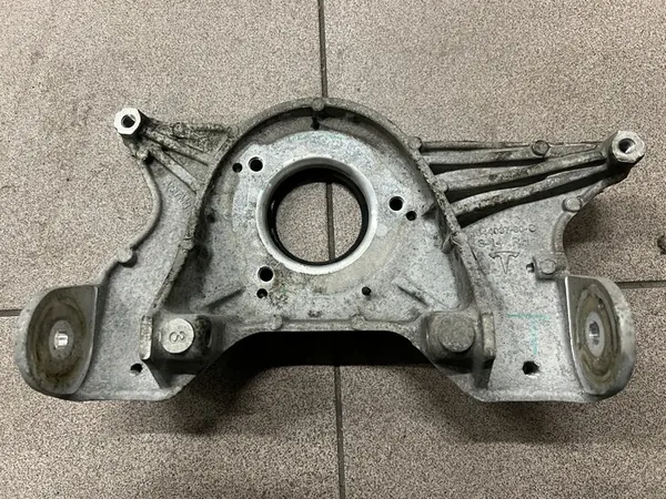 TESLA MODEL Y 20- Iskunvaimentimen Kiinnike Etu Oikea OEM 104437-00-C image 2