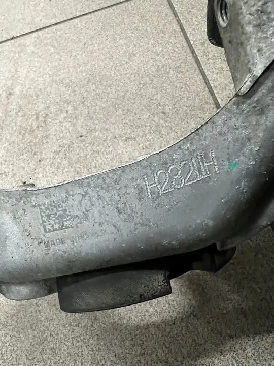 TESLA MODEL Y 20- Iskunvaimentimen Kiinnike Etu Oikea OEM 104437-00-C image 4