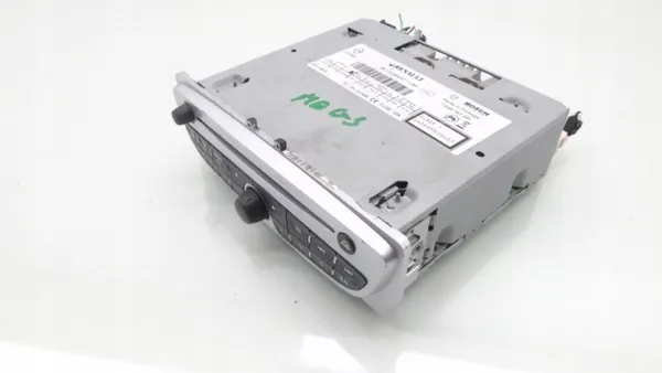 Renault Megane III CD Radio OEM 281155040R image 3