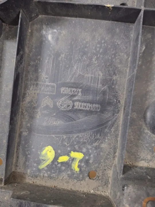 Placa para-choques OEM 9808501880 para Peugeot Expert III image 5