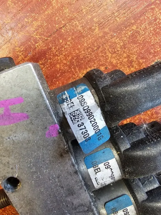 Insprutningsräls OEM 67R-010185 - Begagnat skick image 10