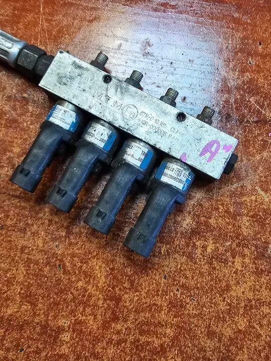 Insprutningsräls OEM 67R-010185 - Begagnat skick image 3