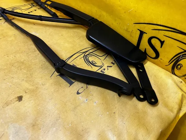 Voorste ruitenwisserarmset Mercedes GLS X166 LHD image 3