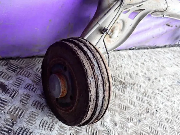 Viga do eixo traseiro OEM Zawada-389023- Renault Clio III image 4