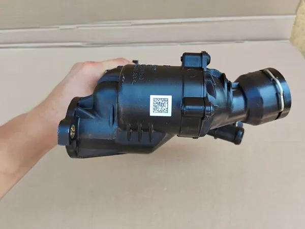 VW GOLF VII Carcasa de Termostato 04L121111Q image 5