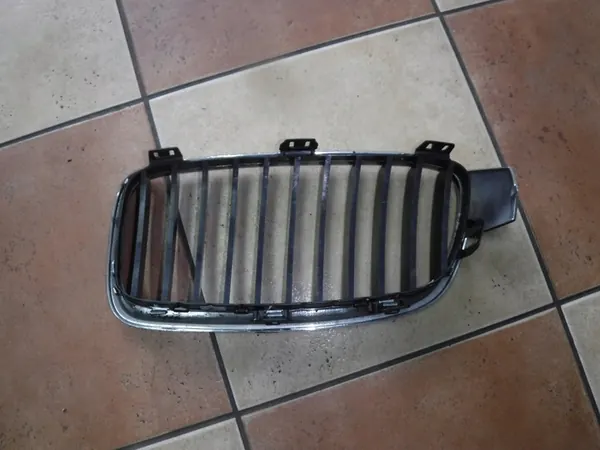 Right Kidney Grill BMW 3 F30 F31 OEM 51137263480 image 4
