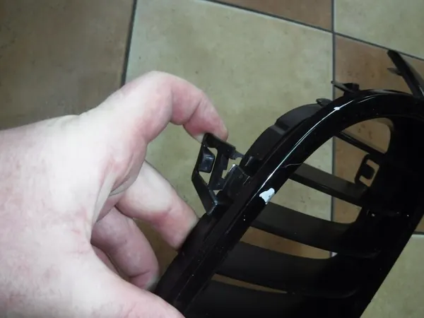 Right Kidney Grill BMW 3 F30 F31 OEM 51137263480 image 6