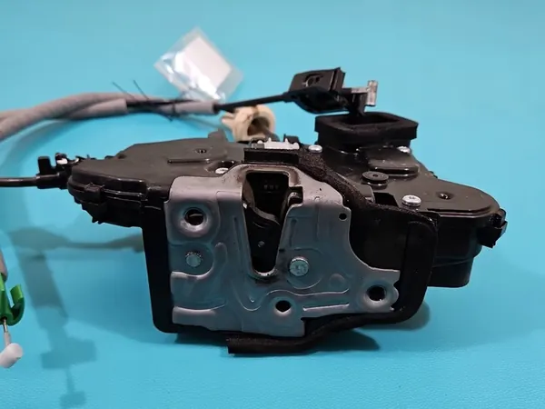 Rechtes Vorder Schloss 5PIN Seat Arona Skoda Fabia IV image 2