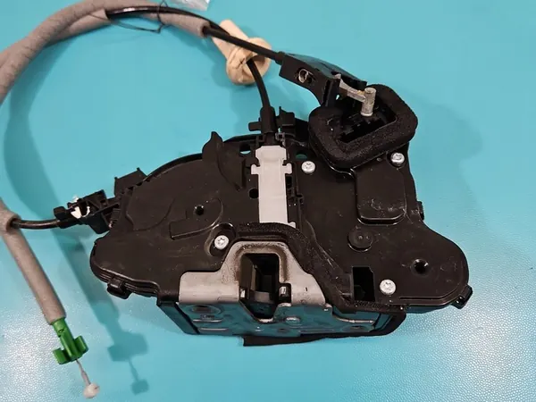 Rechtes Vorder Schloss 5PIN Seat Arona Skoda Fabia IV image 3