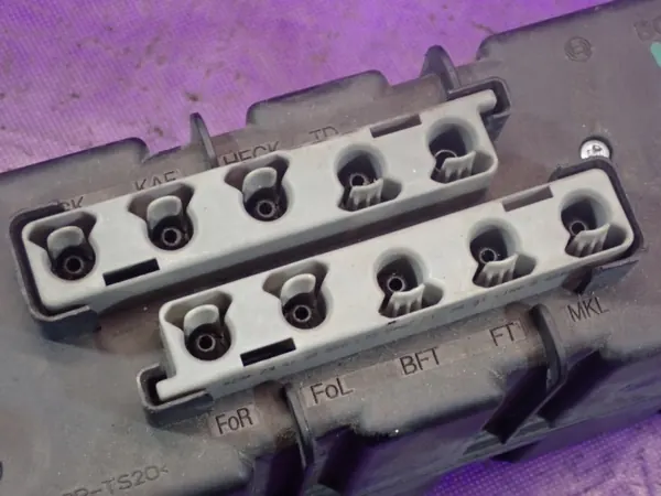 Mercedes keskuslukituspumppu OEM A2208000515 image 6
