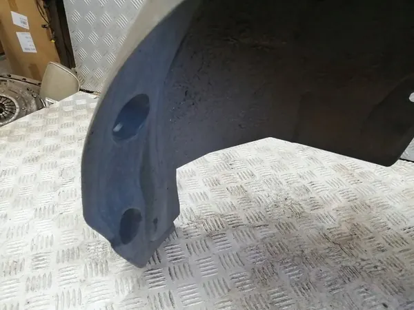 Left Rear Wheel Arch Clio IV HB 767492726R image 3