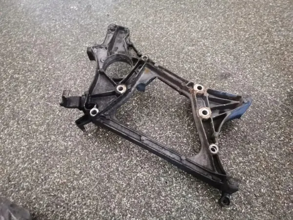 Mercedes-Benz achterste reductiebevestiging OEM A6512011109 image 2