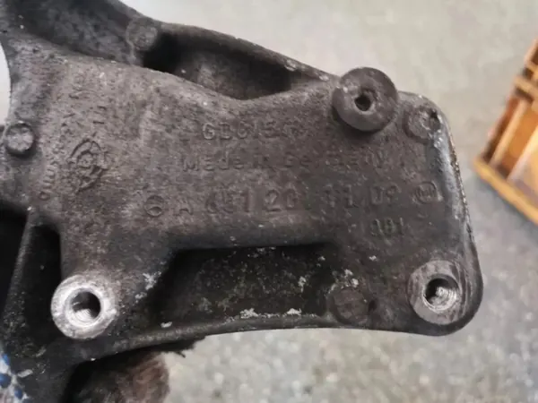 Mercedes-Benz achterste reductiebevestiging OEM A6512011109 image 4