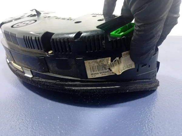 Compteur Audi A4 B6 1.9 TDI OEM 8E0920900M image 10