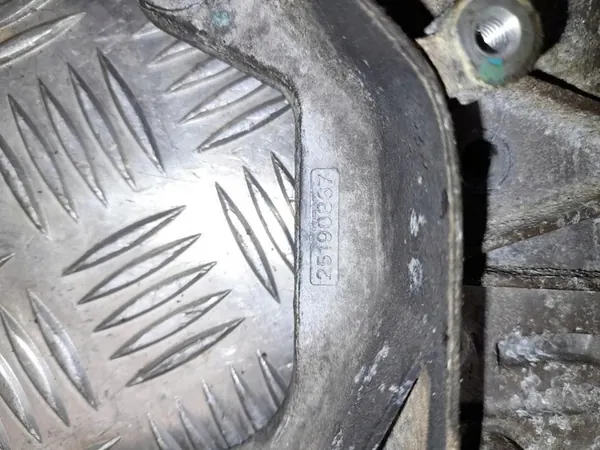 Kamremsskydd Opel ZAFIRA TOURER C 2017 OEM 25190867 image 3