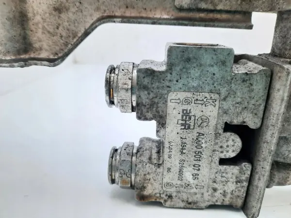Mercedes-Benz E C207 Getriebeölkühler OEM MAM54813 image 9